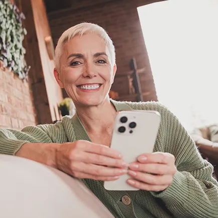 Kobieta korzystająca z programu testowania IANA